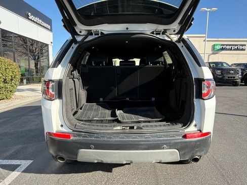 Used 2017 Land Rover Discovery Sport SE image 26