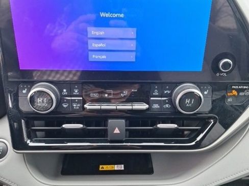 Used 2024 Toyota Highlander LE image 14