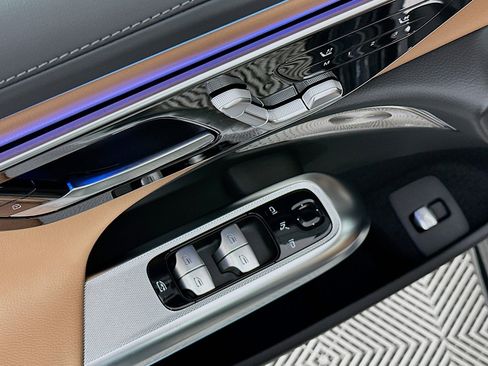 Used 2024 Mercedes-Benz E 350 4MATIC Sedan image 18