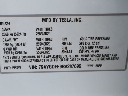 Used 2024 Tesla Model Y Long Range AWD/4WD image 31