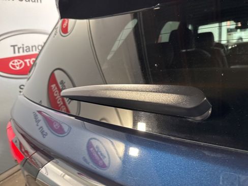 Used 2023 Chevrolet Traverse LT image 21