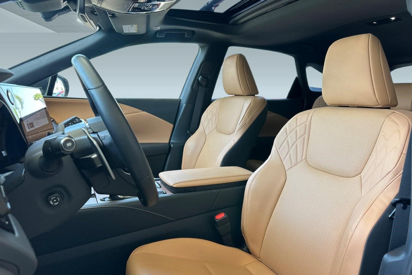 Certified 2025 Lexus RX 350 Premium w/ Accessory Package FWD image 4