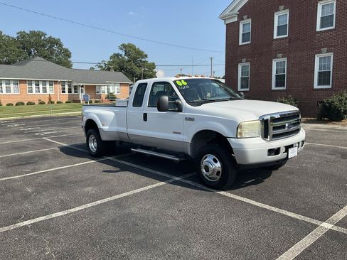 Used 2006 Ford F350 XLT AWD/4WD image 2