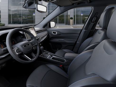 New 2025 Jeep Compass Latitude w/ Sun & Sound Group image 23