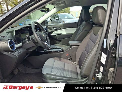 Certified 2025 Chevrolet Trax LT w/ LT Convenience Package image 15