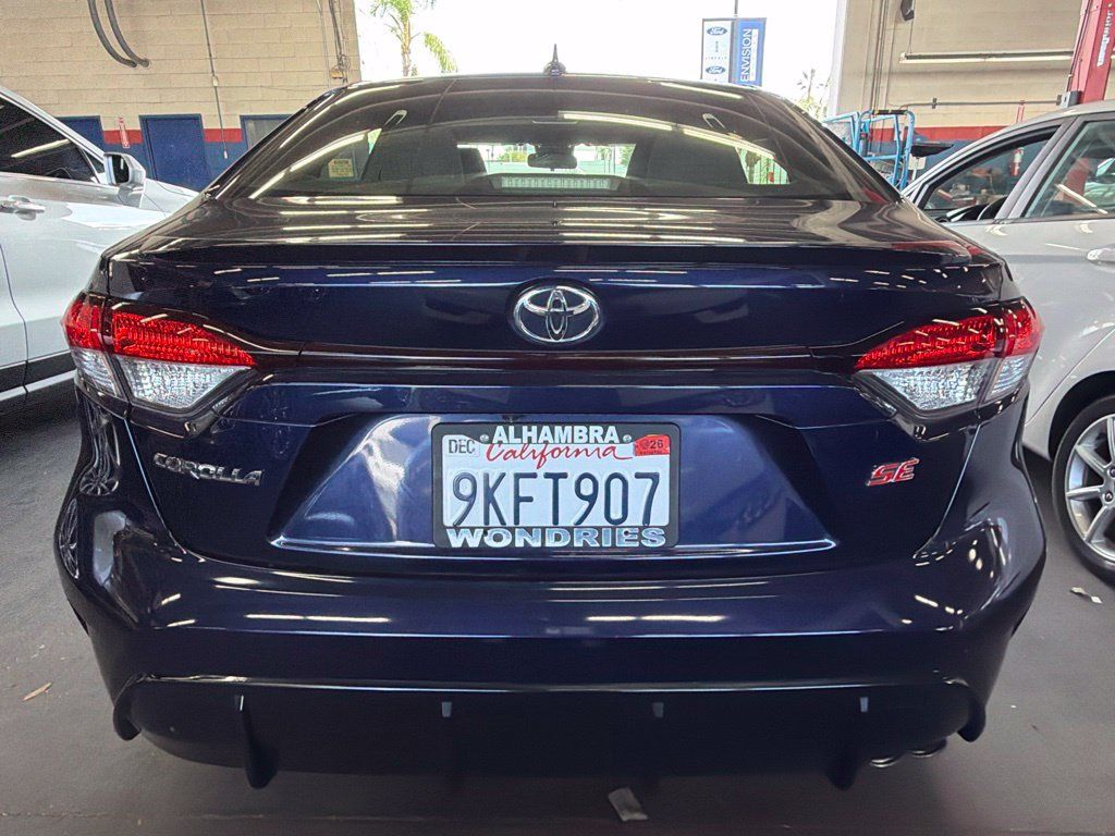 Used 2024 Toyota Corolla SE w/ SE Premium Package FWD image 5