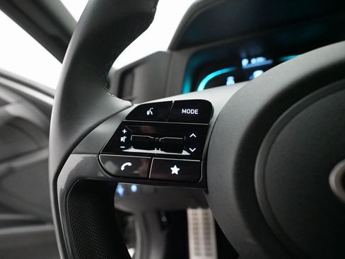 Used 2025 Hyundai Elantra Sport image 17