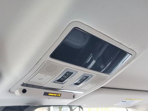 Used 2024 Land Rover Defender 110 S image 33