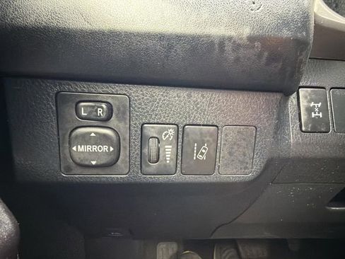 Used 2018 Toyota RAV4 LE w/ Carpet Mat Package image 14