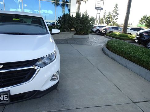 Certified 2018 Chevrolet Equinox LT FWD image 32