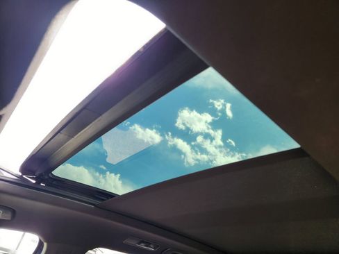 Used 2022 Volkswagen Tiguan SE image 28