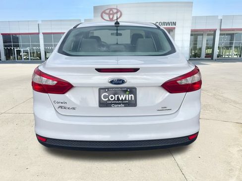Used 2014 Ford Focus SE w/ SE Winter Package FWD image 4