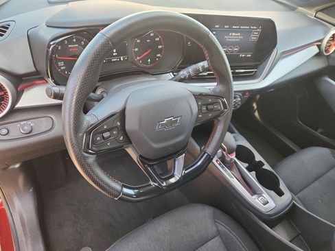 Used 2025 Chevrolet Trax RS w/ Sunroof Package FWD image 10