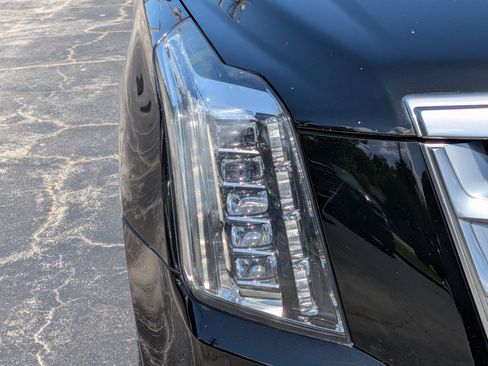 Used 2019 Cadillac Escalade 2WD image 10