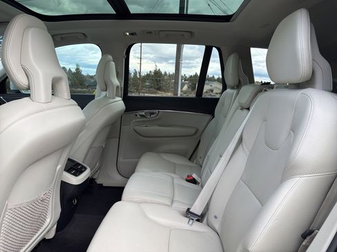 Used 2020 Volvo XC90 T5 Momentum w/ Protection Package Premier image 32