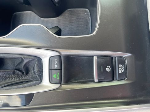 Used 2018 Honda Accord Touring image 19