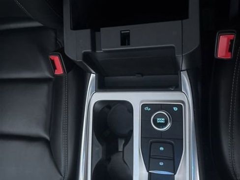 Used 2022 Ford Explorer XLT w/ Equipment Group 202A image 24