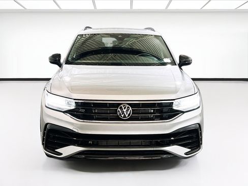 Used 2023 Volkswagen Tiguan SE R-Line FWD image 2