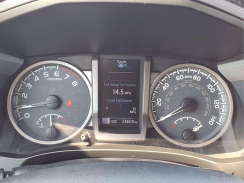 Certified 2019 Toyota Tacoma SR5 AWD/4WD image 19