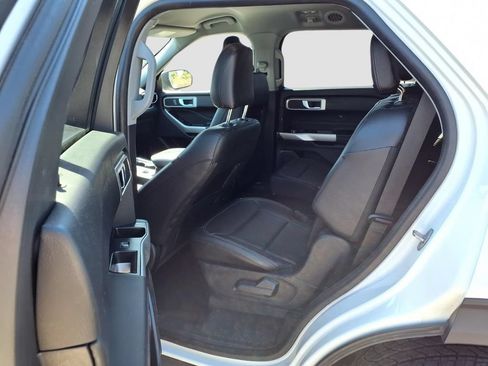 Certified 2022 Ford Explorer XLT w/ Equipment Group 202A AWD/4WD image 24