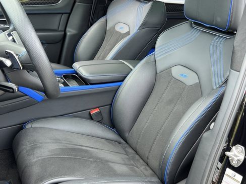 Certified 2025 Bentley Bentayga image 17