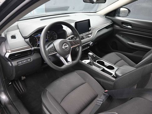 Used 2024 Nissan Altima 2.5 SV image 11