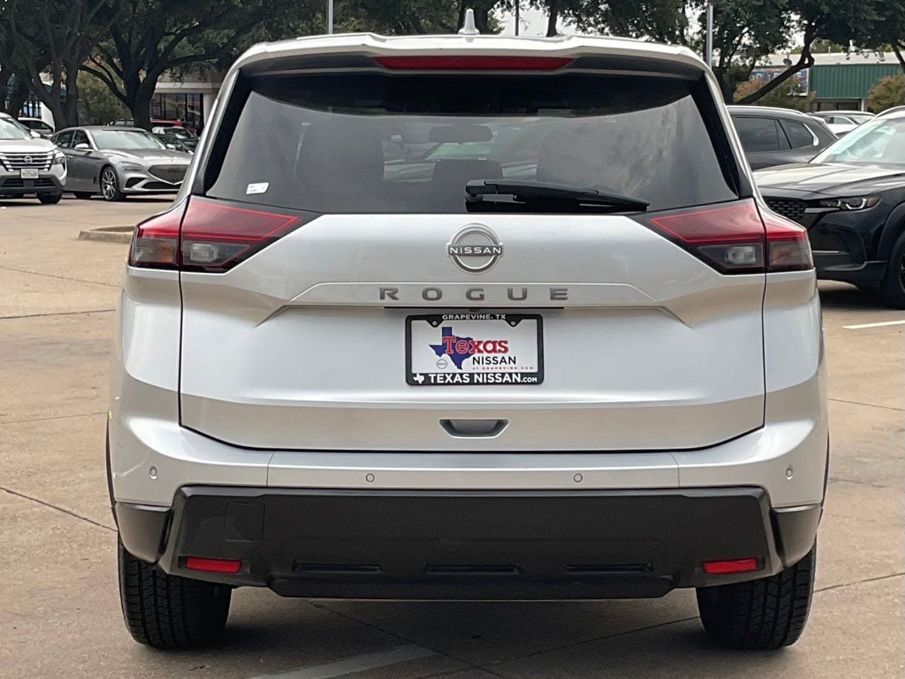 Used 2025 Nissan Rogue SV FWD image 5