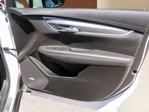 Used 2025 Cadillac XT6 Luxury FWD image 30