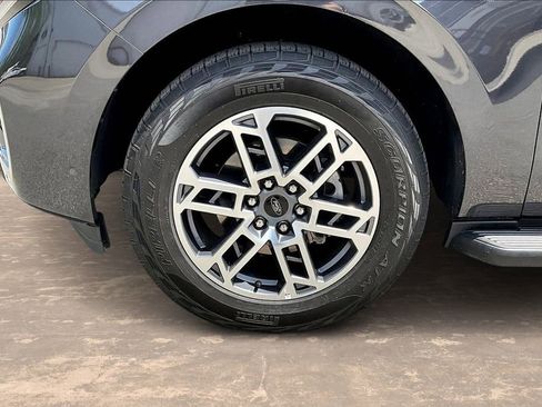 Used 2025 Ford Expedition Active AWD/4WD image 36