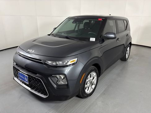 Used 2022 Kia Soul LX w/ Technology Package FWD image 4