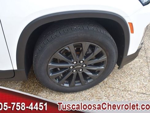 Used 2023 Chevrolet Traverse RS FWD image 14