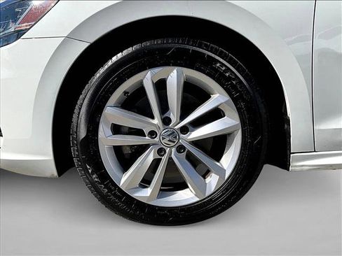 Used 2020 Volkswagen Passat 2.0T S image 10