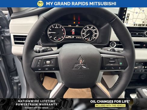 New 2026 Mitsubishi Outlander SE AWD/4WD image 16