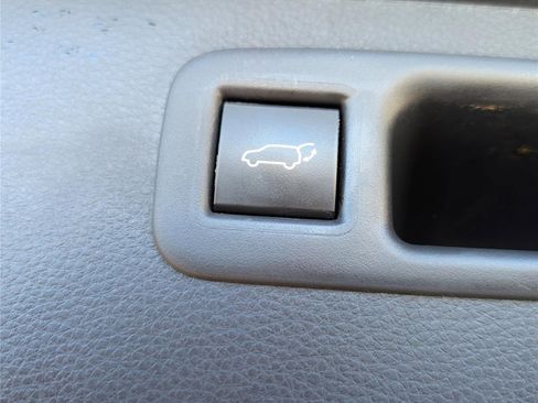 Used 2020 Toyota Highlander XLE image 15