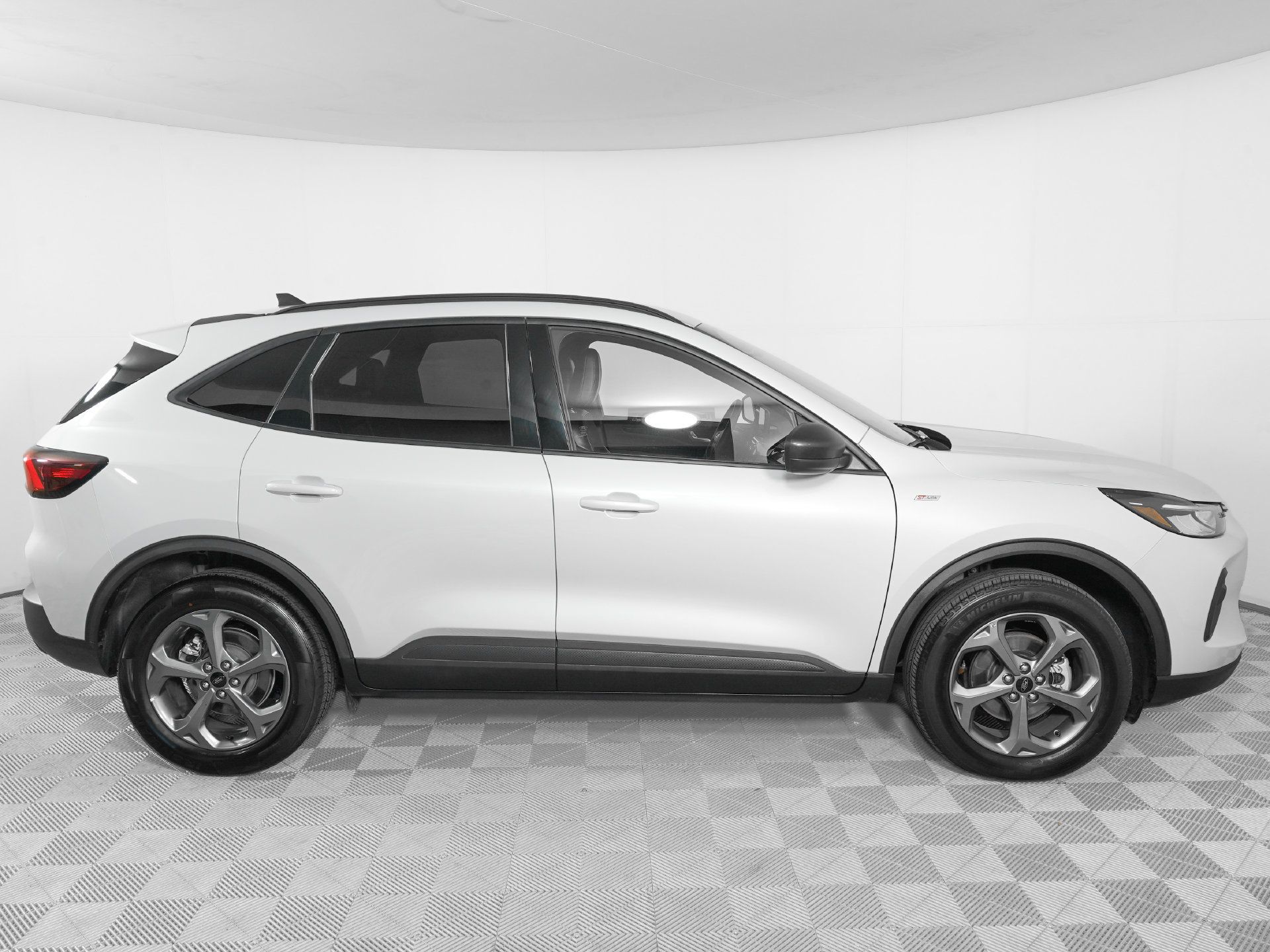 Used 2025 Ford Escape ST-Line AWD/4WD image 4