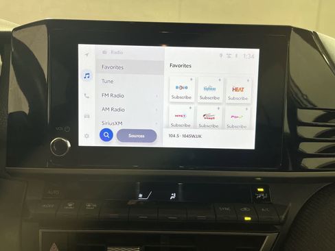 Used 2025 Toyota Camry SE image 18