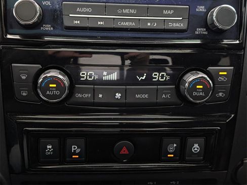 Used 2024 Nissan Titan PRO-4X w/ Pro-4x Convenience Package image 24