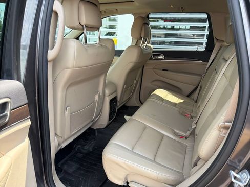 Used 2017 Jeep Grand Cherokee Limited w/ Trailer Tow Group IV AWD/4WD image 10