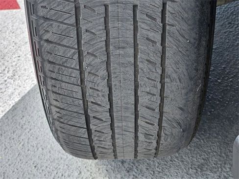 Used 2023 Toyota Venza Limited image 11