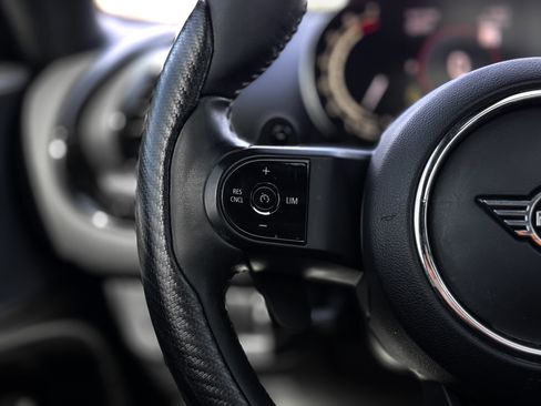 Used 2022 MINI Cooper Clubman S w/ Premium Package image 11