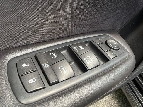 Used 2015 Chrysler 200 Limited w/ Convenience Group FWD image 10