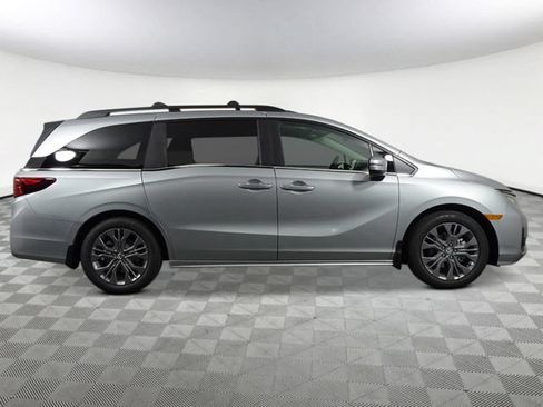 New 2026 Honda Odyssey Touring image 7