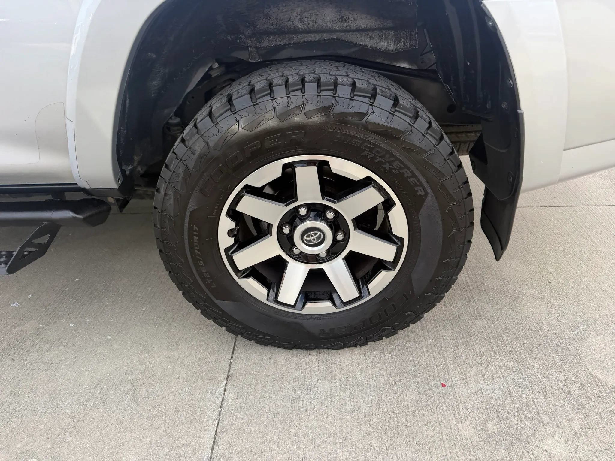 Used 2018 Toyota 4Runner TRD Off-Road AWD/4WD image 18