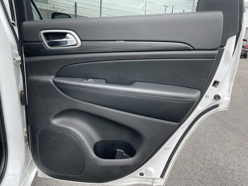 Used 2020 Jeep Grand Cherokee Altitude image 18