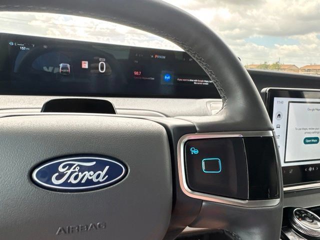 Used 2025 Ford Expedition Active AWD/4WD image 15