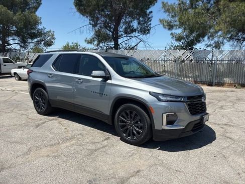 Used 2023 Chevrolet Traverse RS w/ LPO, Cargo Package AWD/4WD image 2