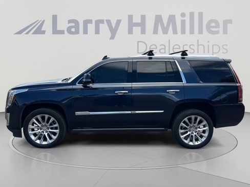 Used 2017 Cadillac Escalade Premium Luxury AWD/4WD image 2