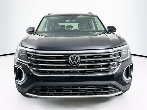 Used 2025 Volkswagen Atlas SE FWD image 2