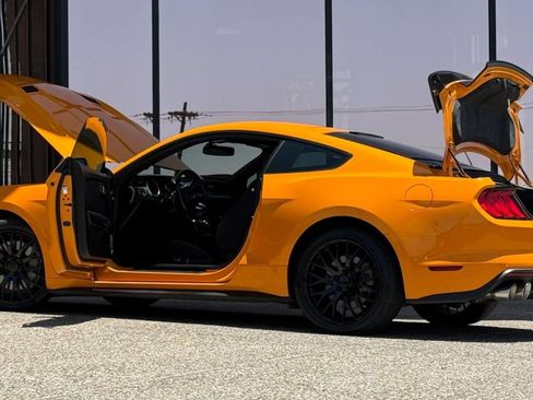 Used 2018 Ford Mustang GT RWD image 29