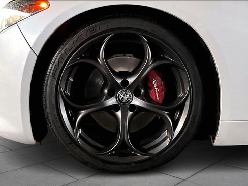 Used 2018 Alfa Romeo Giulia Ti Sport w/ Quick Order Package 22U Sport image 10